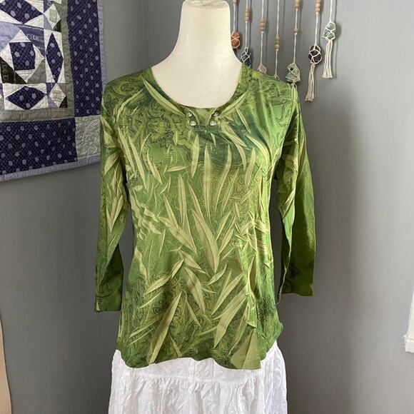 Green fairy shirt with button - Picture 1 of 6